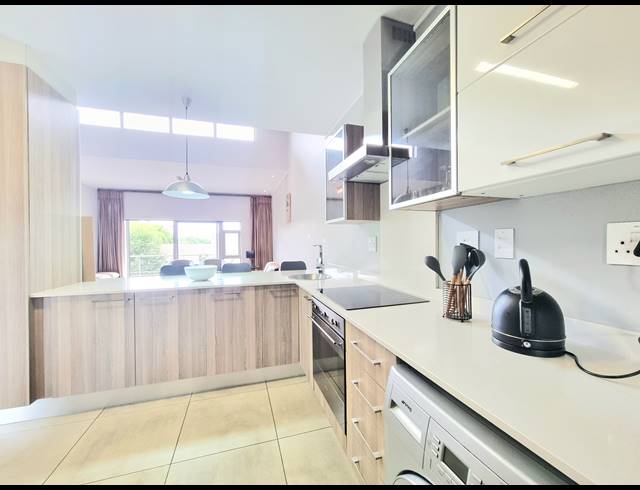 3 BEDROOM APARTMENT TO LET IN OAKLANDS
